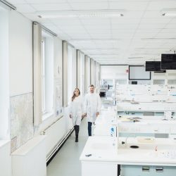 Intelligent Scheduling in Busy Labs: How Orchestration Makes It Possible