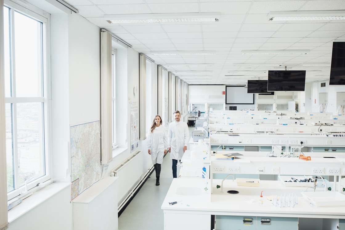 Intelligent Scheduling in Busy Labs How Orchestration Makes It Possible