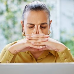 How to Overcome Social Anxiety When Meeting People Online